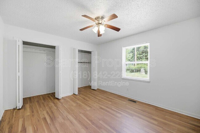 Building Photo - 313 E Woodrow Pl