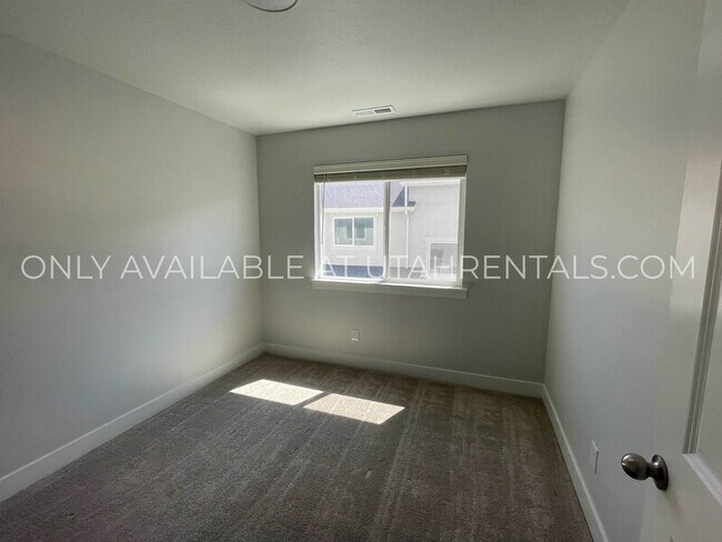 Building Photo - 4237 W 2010 N