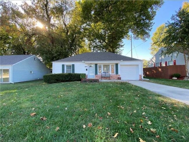 Primary Photo - Newly Renovated 2 bedroom in Roeland park