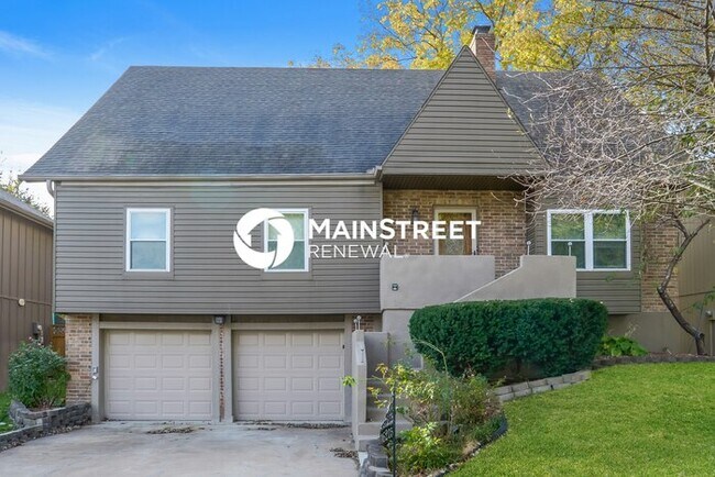 Primary Photo - 5 Bedroom Pet-Friendly Home in OLATHE, KS ...