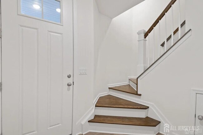 Building Photo - 735 Station Rd