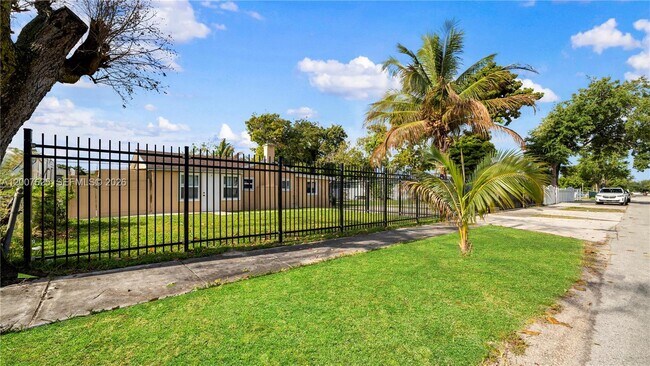 Building Photo - 1124 NW 100th Terrace