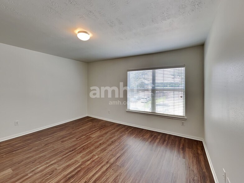 Building Photo - 21326 Carleen Creek Trl
