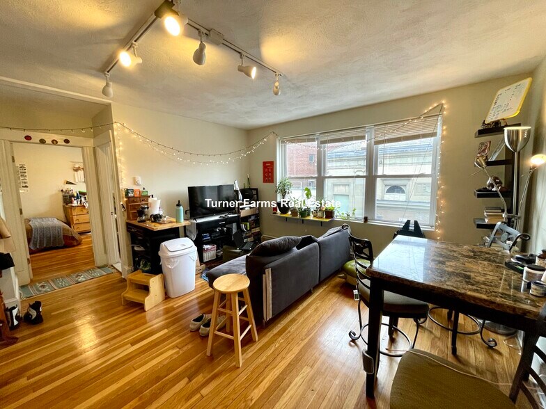 Building Photo - 406 Highland Ave