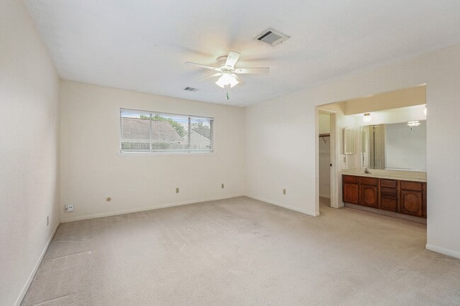 Building Photo - 5039 Tain Dr