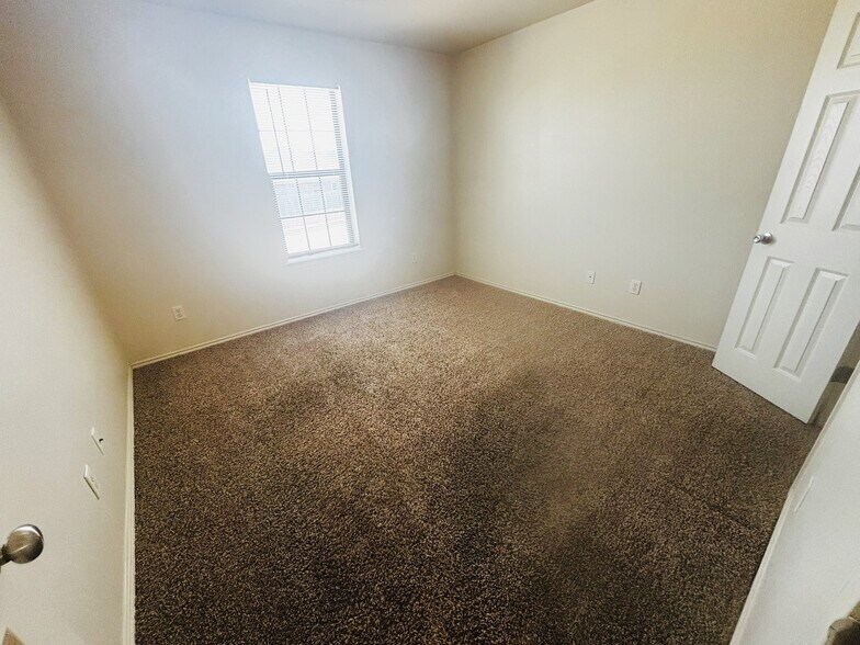 Building Photo - 503 Bermuda St