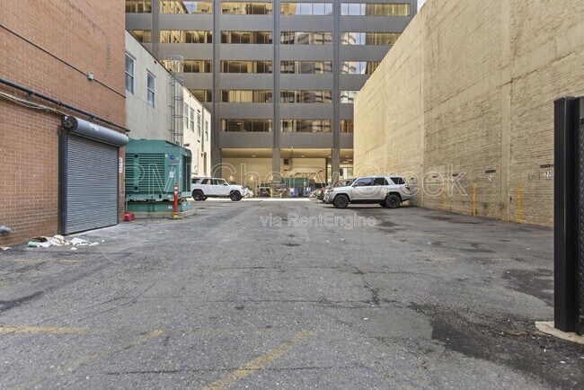 Building Photo - 444 17th St