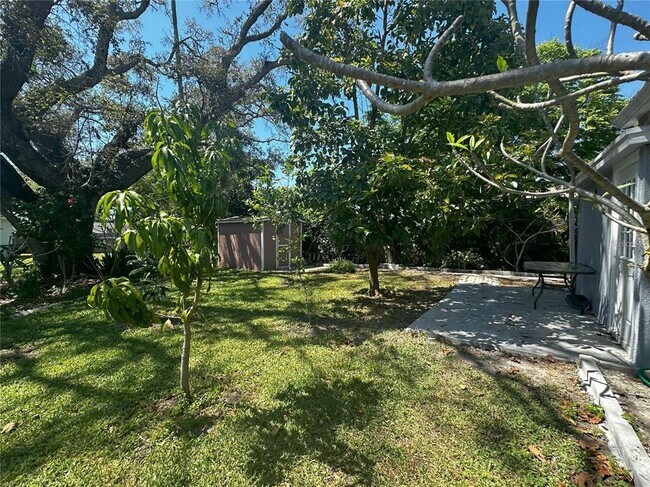 Building Photo - 1818 San Mateo Dr
