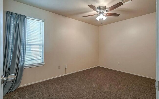 Building Photo - 1202 E Red Cedar Cir