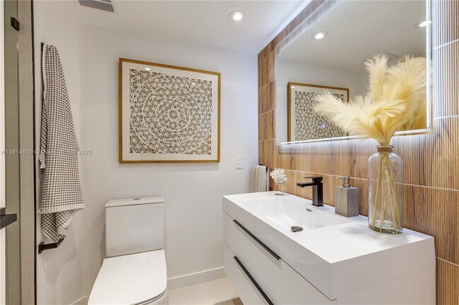 Building Photo - 6301 Collins Ave