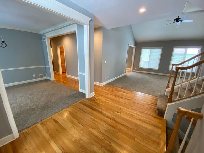 Building Photo - Wonderful Fox Chase home with fantastic spacious floor plan.