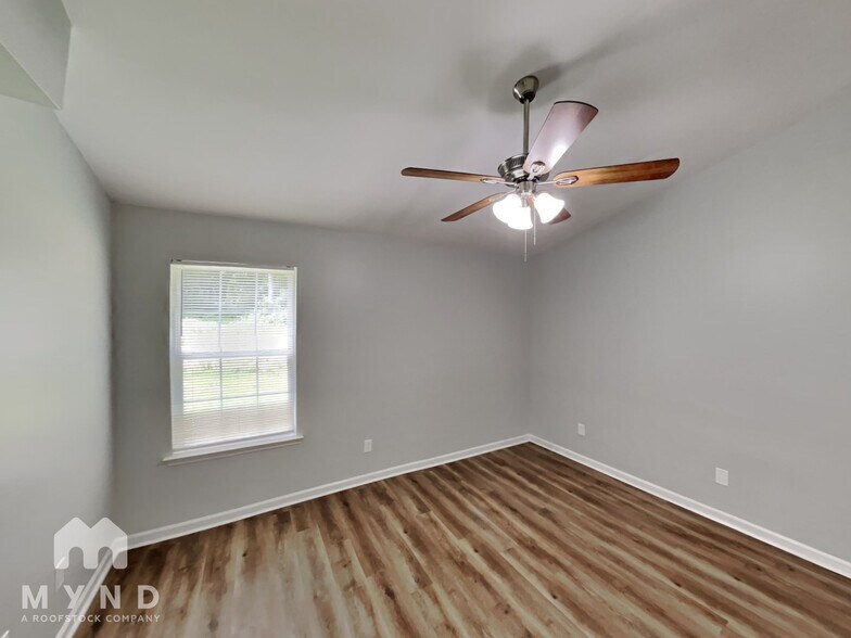 Building Photo - 3604 Oakwood Rd