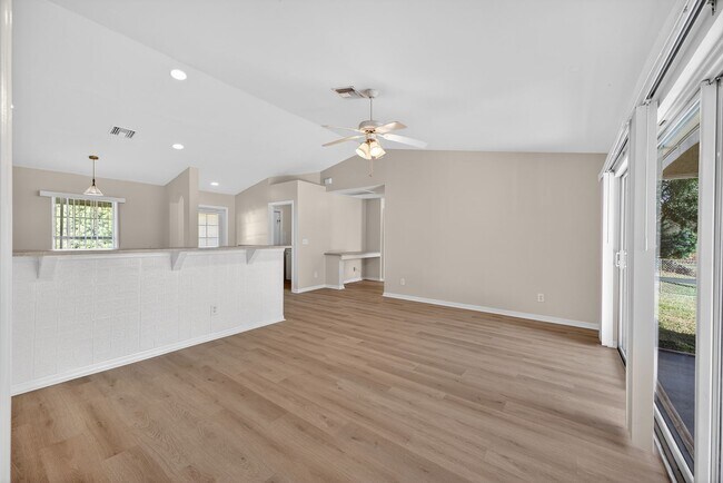 Building Photo - 1224 Bayou St E