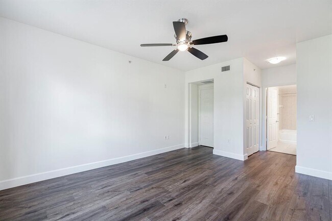 Building Photo - 2421 NE 65th St