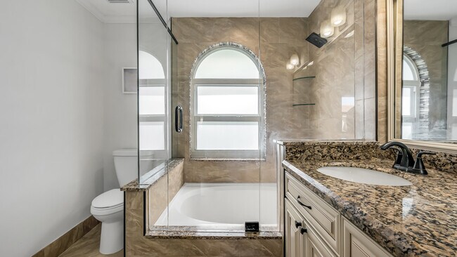 Building Photo - 5611 NW 118th Dr