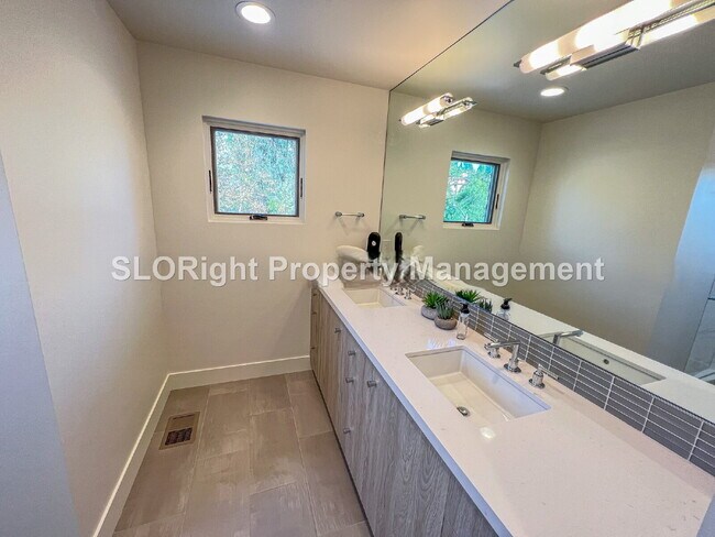 Building Photo - AVAILABLE SEPTEMBER- Fully Furnished Modern Home in San Luis Obispo - 4 Bedroom / 3 Bathroom
