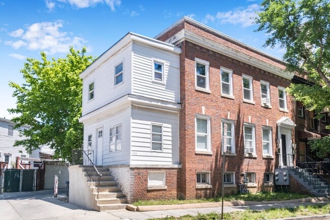 Primary Photo - 1535 Ogden St NW