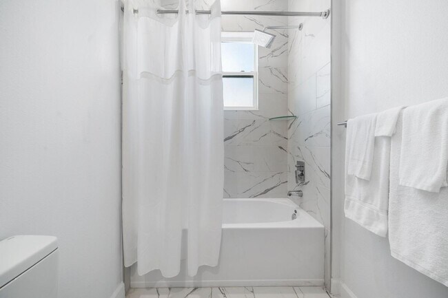 Building Photo - 384 Famagusta Dr