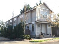 Building Photo - Spacious 3-Bed Oasis with 1.5 Baths in Portland – Your Next Home Awaits!