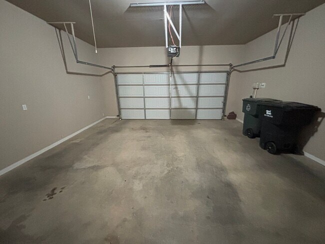 Building Photo - AVAILABLE NOW; APPLY TODAY!!! $560.00 OFF FIRST MONTH