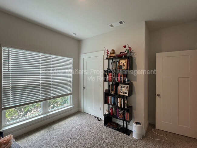 Building Photo - 5881 Cactus Dr