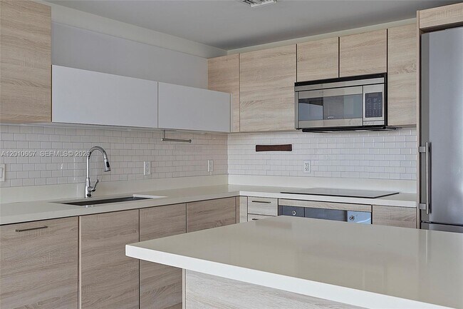 Building Photo - 16385 Biscayne Blvd