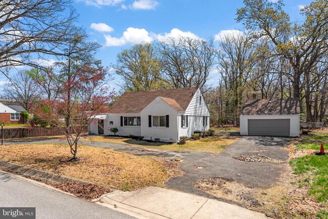 Building Photo - 5004 Barnaby Ln