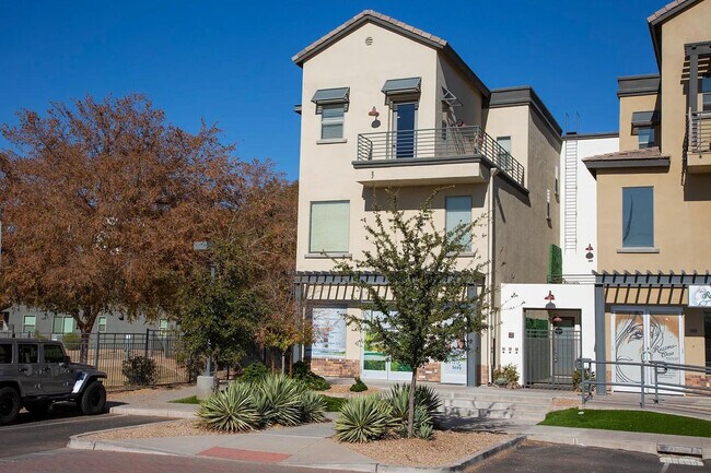 Building Photo - 300 N Gila Springs Blvd