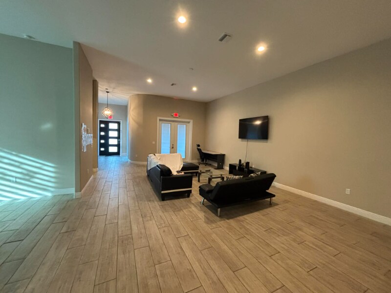 Building Photo - 415 4th Ave SW