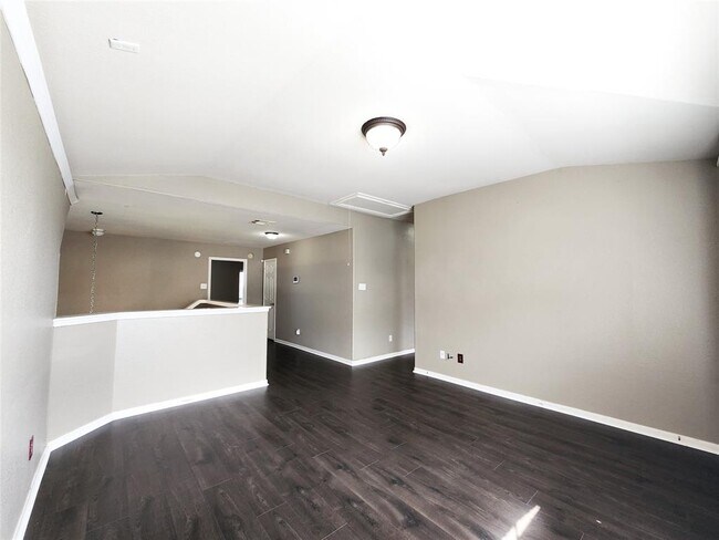 Building Photo - 5827 Eatons Creek Tr