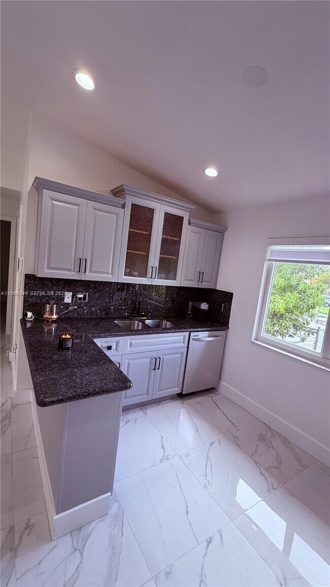 Building Photo - 8033 Lake Dr