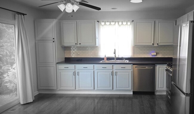 Building Photo - 1433 Deer Creek Ln