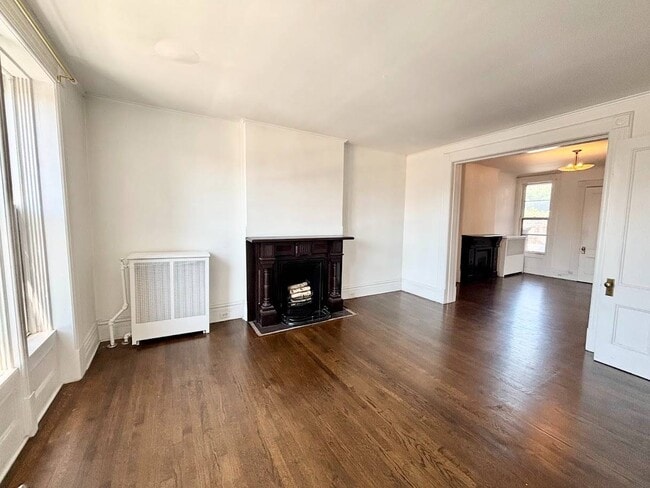 Building Photo - 108 4th St