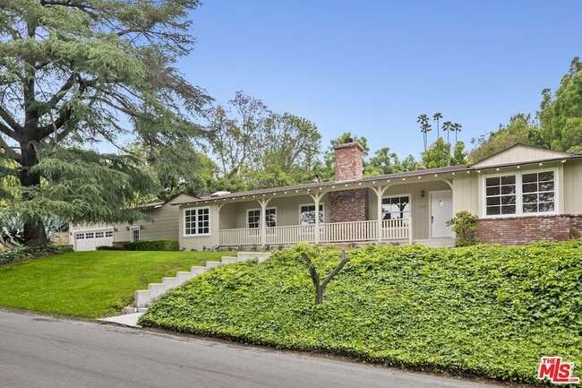 Building Photo - 18080 Karen Dr