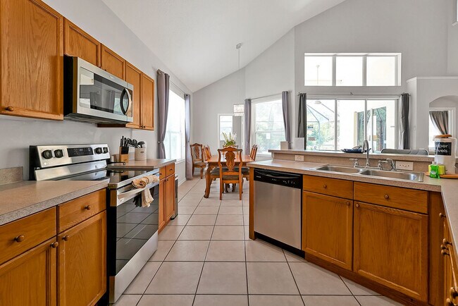 Building Photo - 8157 Sun Palm Dr