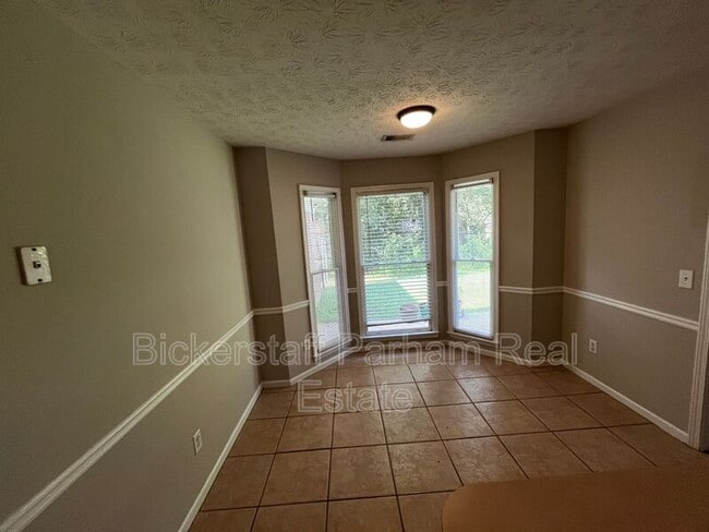 Building Photo - 8012 Rocky Creek Dr