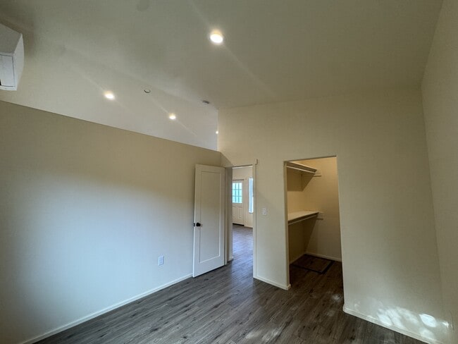 Building Photo - 11072 SW Sunny Hl Ln