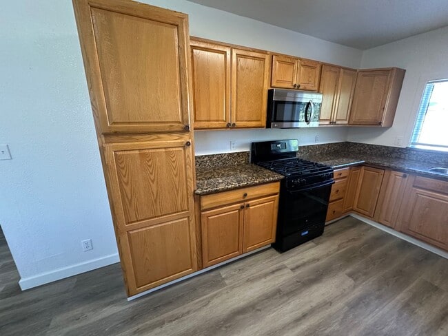 Building Photo - $1,000 Off First Months Rent!! Sparks 2 be...