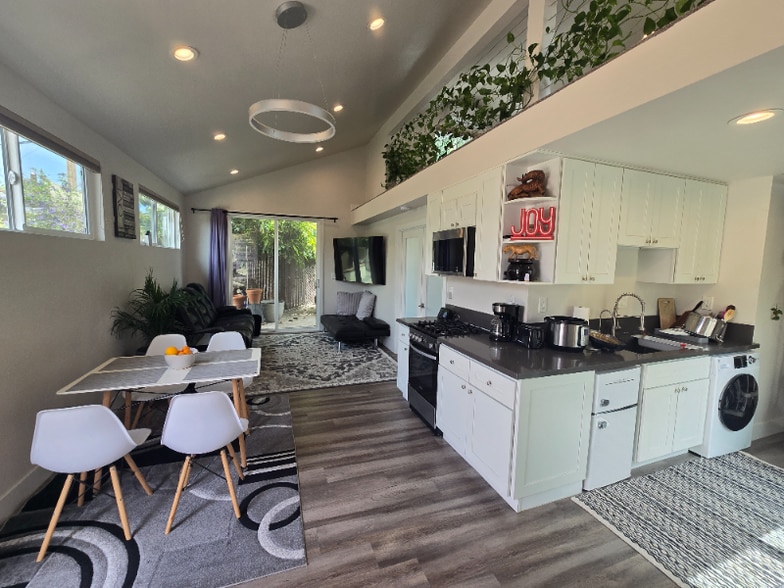 Building Photo - 212 Michael Ave