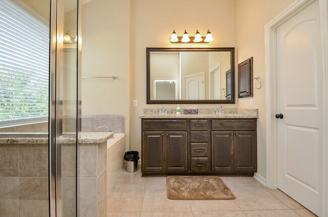 Building Photo - 12235 Stellano Ln