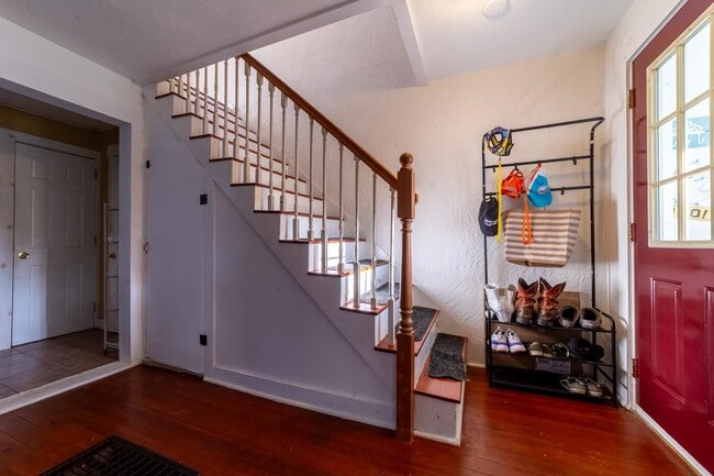 Building Photo - 66 Lyford St