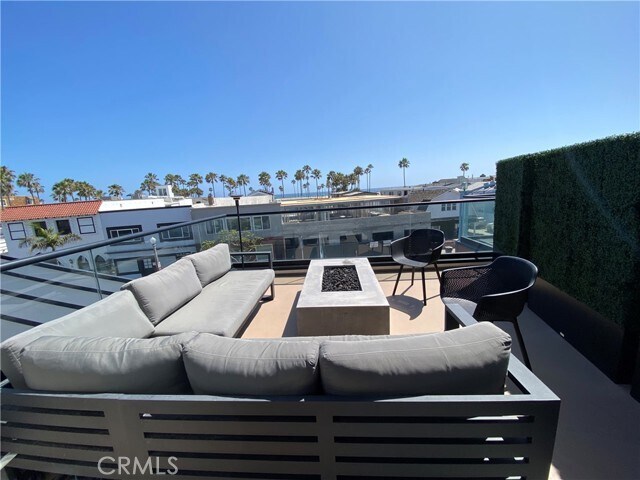 Building Photo - 500 E Balboa Blvd