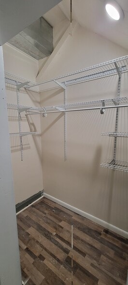 Master Bed Walk-In Closet - 1914 S S St