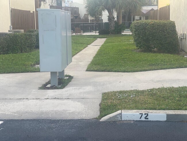 Building Photo - 641 Executive Center Dr