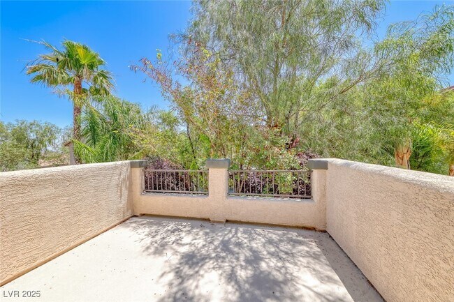 Building Photo - 708 Point Bluff St