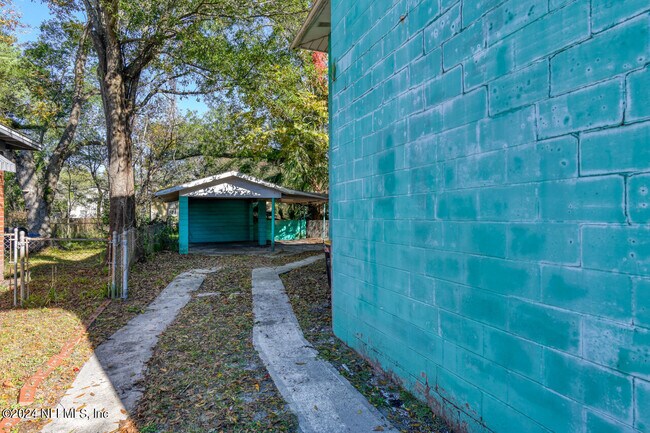 Building Photo - 1265 W 26th St