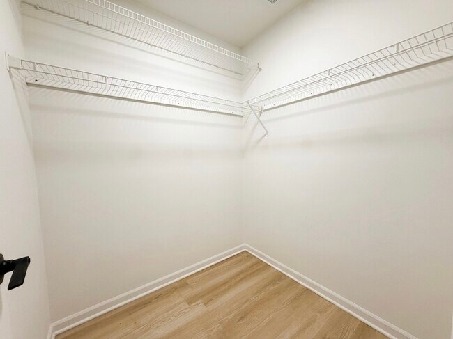 Building Photo - 1089 Ellsworth Dr