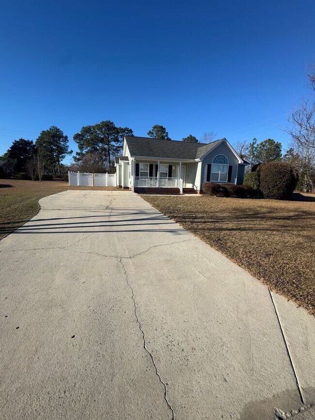 Building Photo - Beautiful 3BR 2BA Home w/ Fenced Backyard • At the end of Cul-De-Sac • Driveway Parking in Gaston