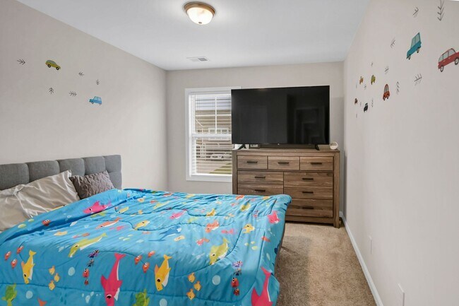 Building Photo - Spacious 5-Bedroom, 3-Bath Home with Modern Features in Elgin!