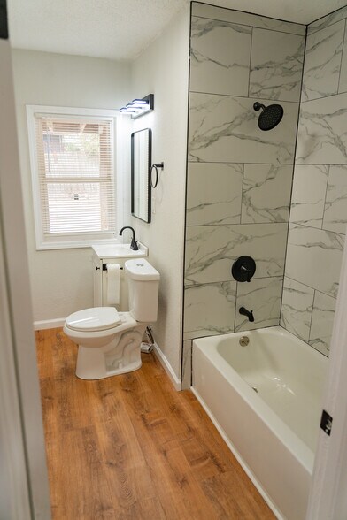 Building Photo - 5536 Paseo Blvd